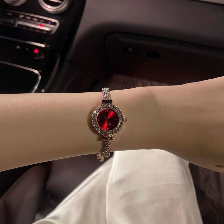 %5B%20many%20stars%20%5D%20Red%20Watch%20Pull-out%20Super%20Flash%20Bracelet%20Female%20Light%20Luxury%20Temperament%20Hand%20Jewelry%20-%20Image%204