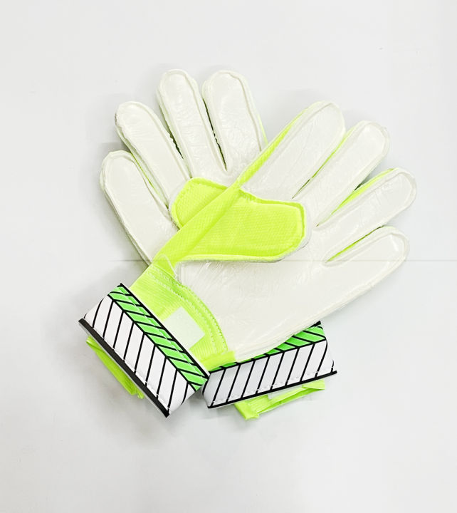 Premium%20Quality%20Kids%20Football%20Goalkeeper%20Gloves%20-%20Image%206