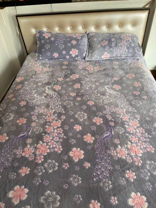 Warm%20Velvet%20Kings%20Size%20Bed%20sheet%20-%20Image%203