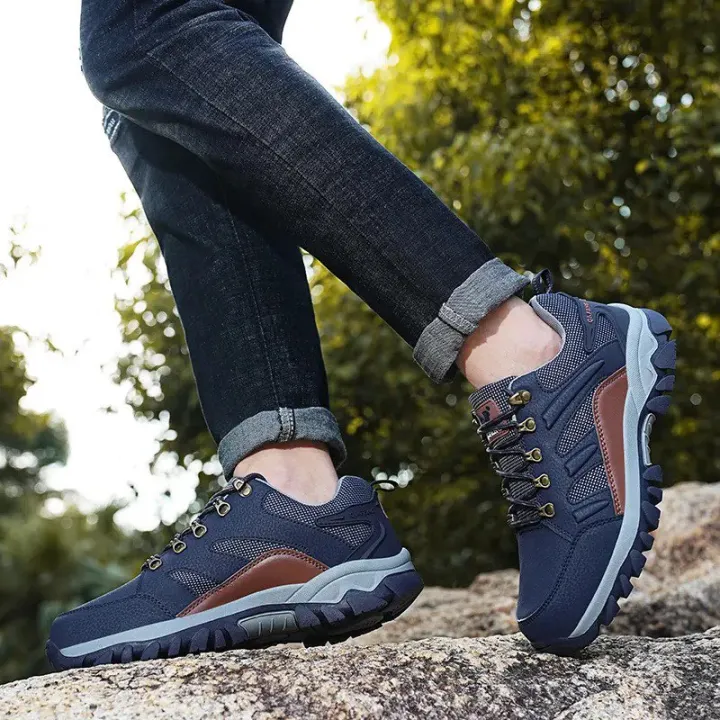 Waterproof%20Textured%20Trekking%20Leather%20Design%20Qil-Feng%20Outdoor%20Water%20Proof%20Boots%20For%20Unisex%20%7C%20Boots%20For%20Men%20And%20Women%20-%20Image%204