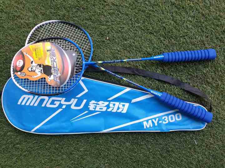 Blue%20My300%20Badminton%20Racket%20With%20Soft%20Foam%20Grip%20and%20Carry%20Bag%20By%20Mitrata%20-%20Image%203