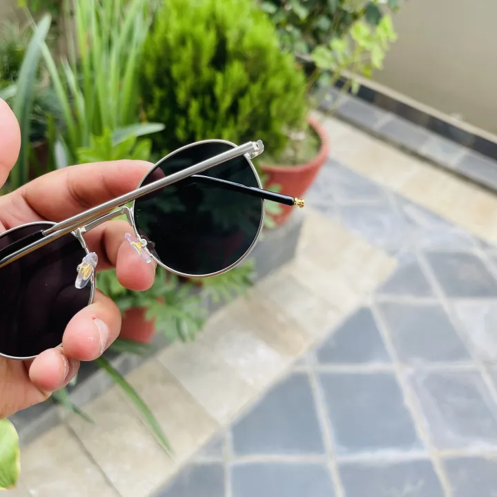 Elegant%20Silver%20Frame%20Round%20Sunglasses%20with%20Black%20Lens%20for%20Men%20-%20New%20Fashion%20Eyewear%20-%20Image%204