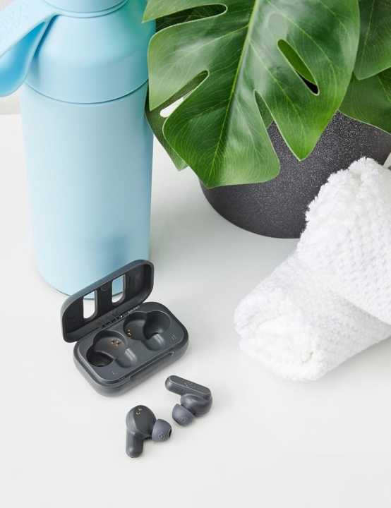 Skull%20Candy%20Dim%20Earbud%20Wireless%20With%2020%20Hours%20Backup%20For%20All%20Phones%20-%20Image%205