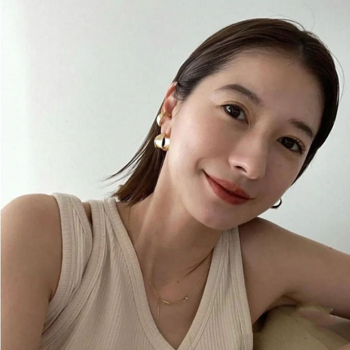 %E3%80%90New%20arrival%E3%80%91Matsumoto%20Huinai%20Same%20Style%20C-%20Shaped%20Wide%20Face%20Earrings%20Ins%20Niche%20Design%20Irregular%20High-end%20Sense%20Metal%20Hoop%20Earrings%20for%20Women%20-%20Image%202