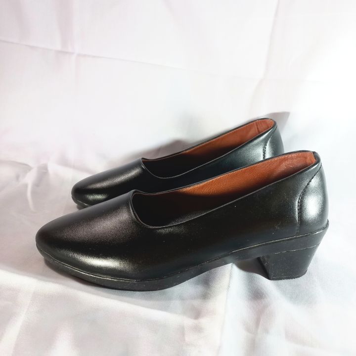 Black%20Leather%20Close%20Shoes%20For%20Women%20-%20Image%202