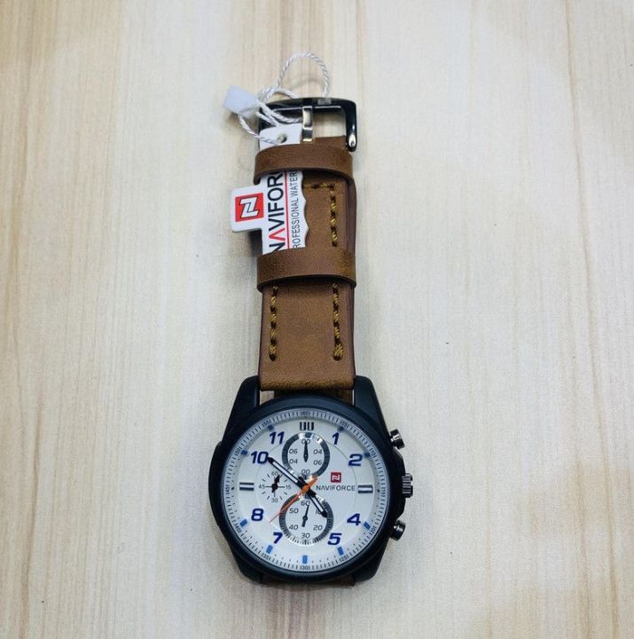 Round Dial Leather Strap Waterproof Casual Watch For Man