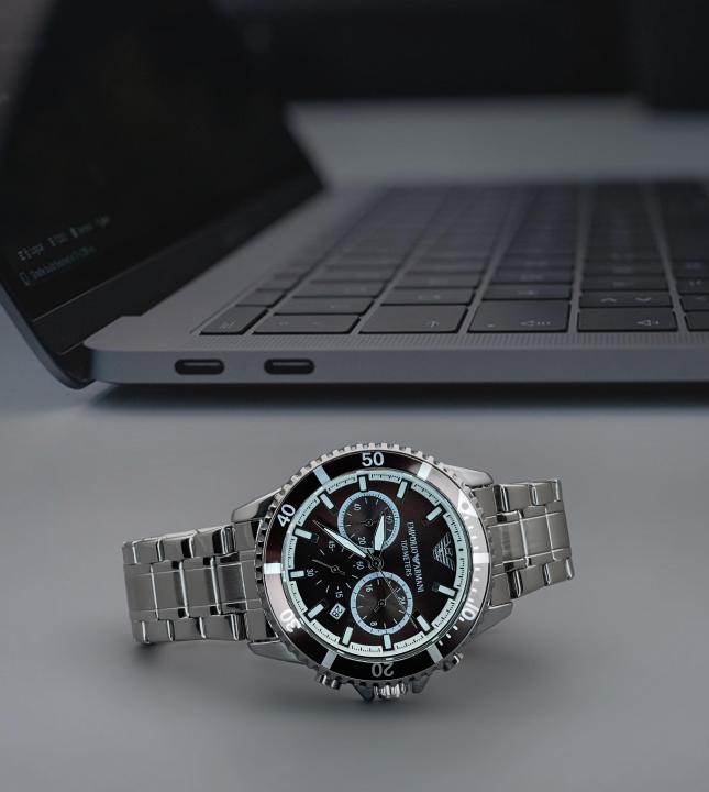 Emporio%20Armani%20Classic%20Round%20Quartz%20Brown%20Dial%20Men%20Watch%20-%20Image%202
