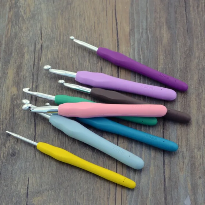 Crochet%20Hook%20Knitting%20Needle%20Set.%201%20Piece.%20Multicolored%20Rubber%20Handle%20Aluminum%20Body.%202%20MM%20TO%2010%20MM%20-%20Image%205