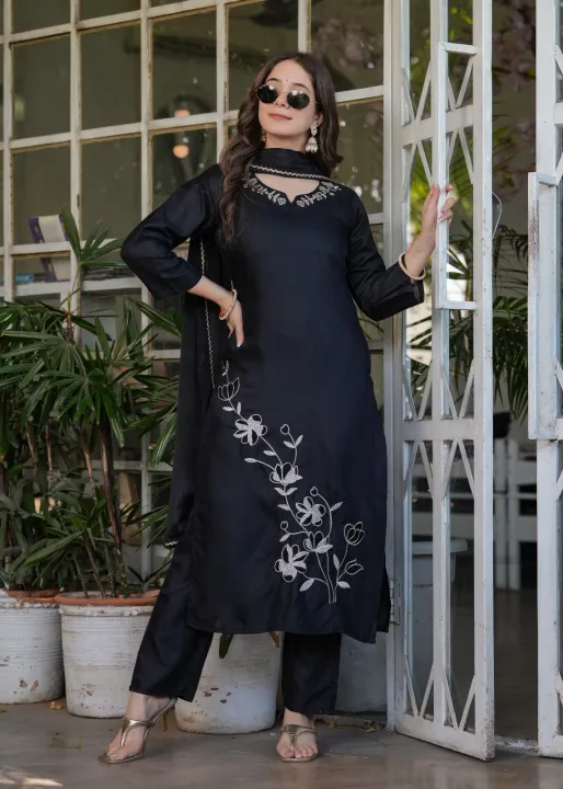Women%E2%80%99s%20Viscose%20Rayon%20Embroidery%20Straight%20Kurta%20with%20Pant%20and%20Dupatta%20Set%20By%20Sapnaaz%20Fashion%20-%20Image%204