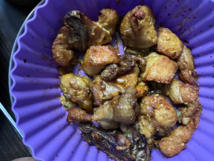 Reusable%20Air%20Fryer%20Silicone%20Liner%20Basket%20-%20Heat%20Resistant%20Non-Stick%20Silicone%20Pot%20for%20Airfryer%20-%20Washable%20Baking%20Tray%20&%20Oven%20Mold%20-%20Double%20Ear%20Handle%20Silicone%20Container%20for%20Kitchen%20-%20Image%205
