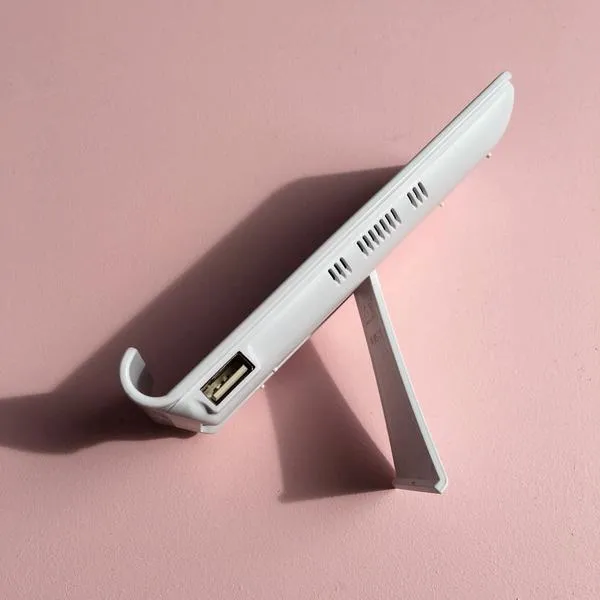 W5%20Foldable%20Wireless%20Charger%20Based%20On%20WPC%20Qi%20Technology%20For%20ipX%208+%208.%20-%20Image%205