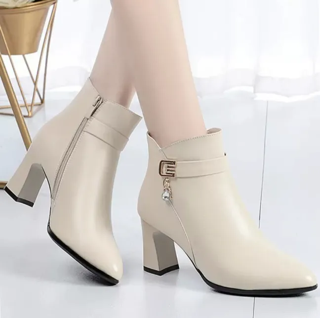 Fashion%20Ankle%20Boots%20Women's%20Black%20Pointed%20Toe%20High%20Heels%20Autumn%20and%20Winter%20Chunky%20Heels%20Rhinestone%20Leather%20Boots%20Bota%20Feminina%20-%20Image%206