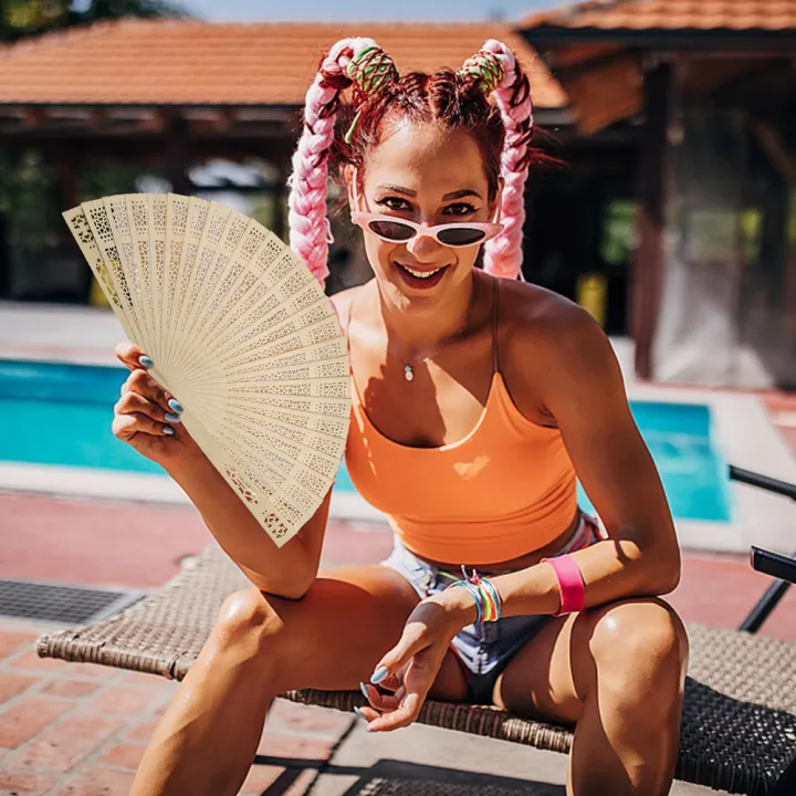 12Pcs%20Wood%20Folding%20Fans%20Bulk%20Hand%20Fan%20Foldable%20for%20Women,Gifts%20Wedding%20&Birthday%20-%20Image%204