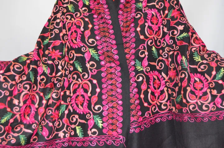 Sunshine%20Black%20Full%20Jaal%20Kashmiri%20Work%20Pashmina%20Shawl%20For%20Women%20-%20Image%207
