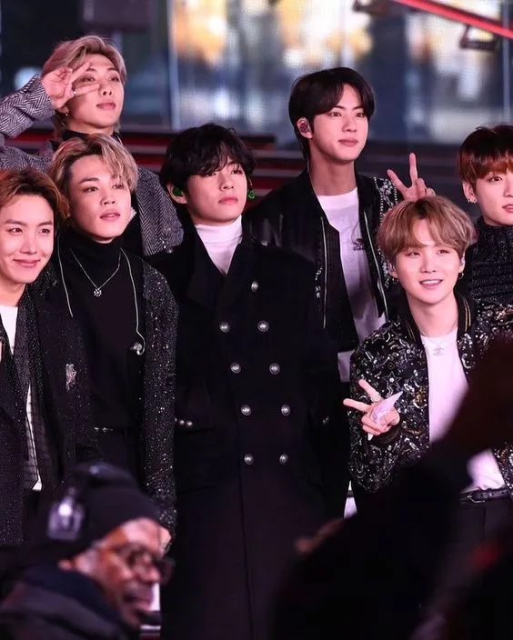 BTS%20Laptop%20Skin%20%2020.4cm%20X%2029cm(11.8%20inchX8.2%20inch)or%20Stcikers%20Improved%20Non%20Tearable%20Stickers%20And%20Posters%20In%20A4%20White%20Background%20(upto%2012%20inch%20Laptop)%20-%20Image%207