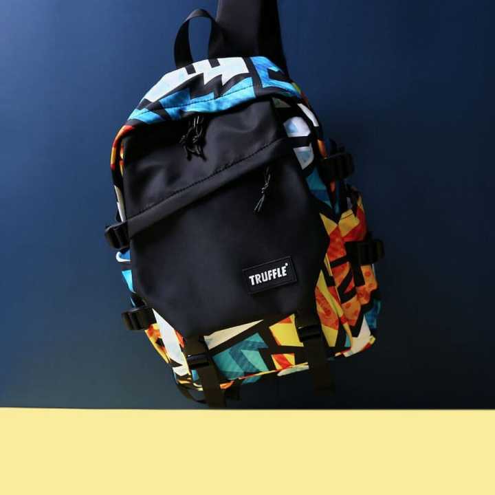 TRUFFLE%20Graffiti%20Printed%20Waterproof%20Soft%20Hip-Hop%20Backpack%20With%2016"%20Laptop%20Storage%20Capacity%20For%20Unisex%20-%20Image%202