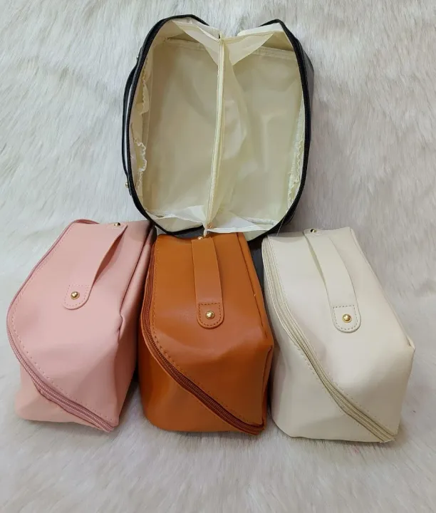 Travel%20PU%20Leather%20Cosmetic%20Makeup%20Bag%20and%20Makeup%20Organizer%20Side%20Zipper%20Pouch%20Travel%20Toiletry%20Kit%20-%20Image%203