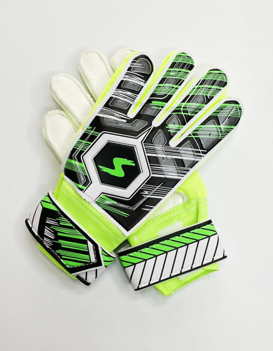Premium%20Quality%20Kids%20Football%20Goalkeeper%20Gloves%20-%20Image%205