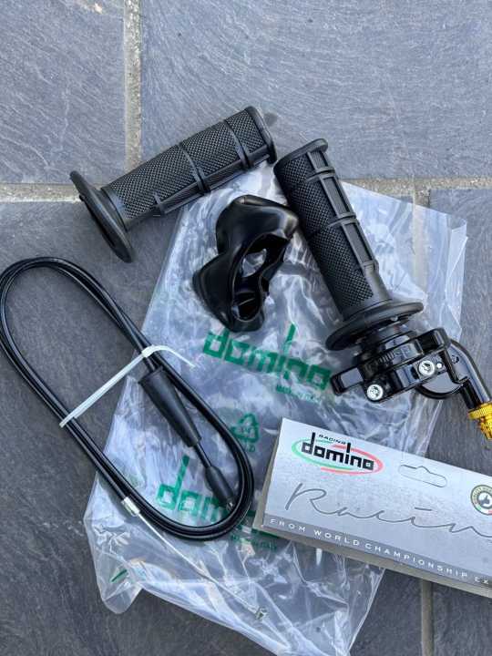 Domino thottle grip with wire