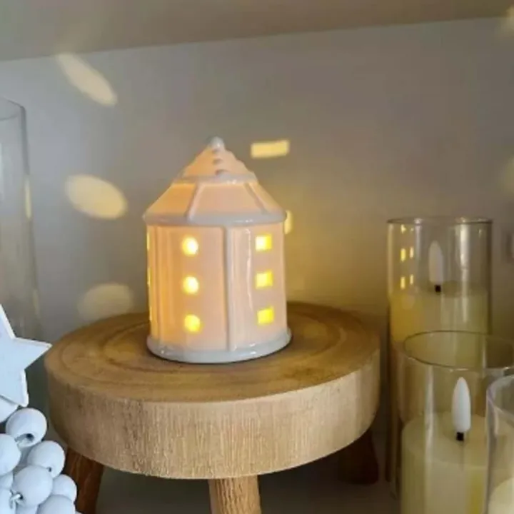 Portable%20Ceramic%20Porcelain%20Lamp%20Ornament%20LED%20Exquisite%20Christmas%20Atmosphere%20Lights%20Star%20Glowing%20Effect%20House-shaped%20Night%20Lamp%20Sleep%20Aid%20-%20Image%205