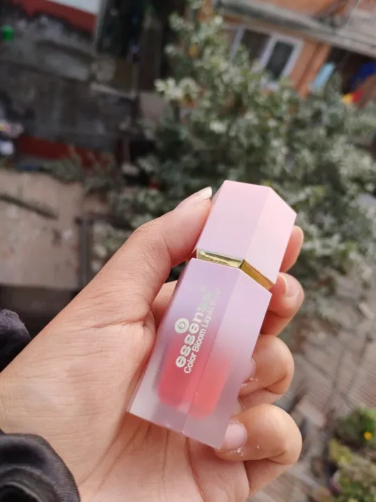 Soft%20Matte%20Finished%20Liquid%20Blush%20-%20Image%202
