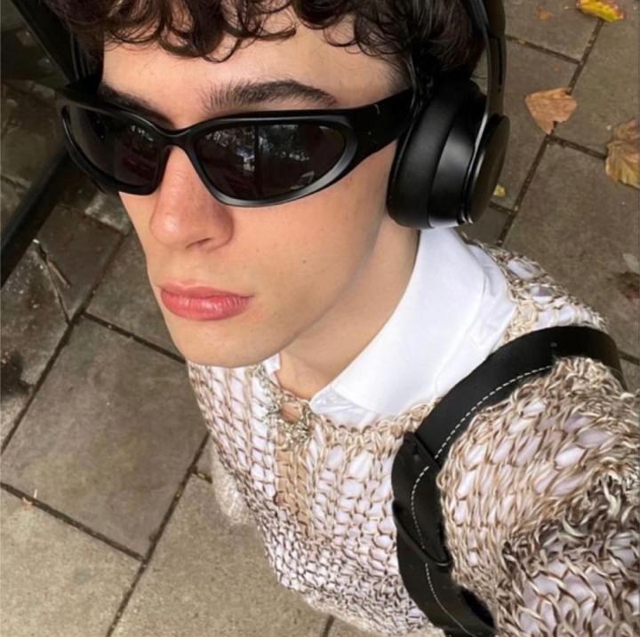 Black%20Unisex%20Y2k%20Sunglasses%20For%20Men%20And%20Women%20-%20Image%203