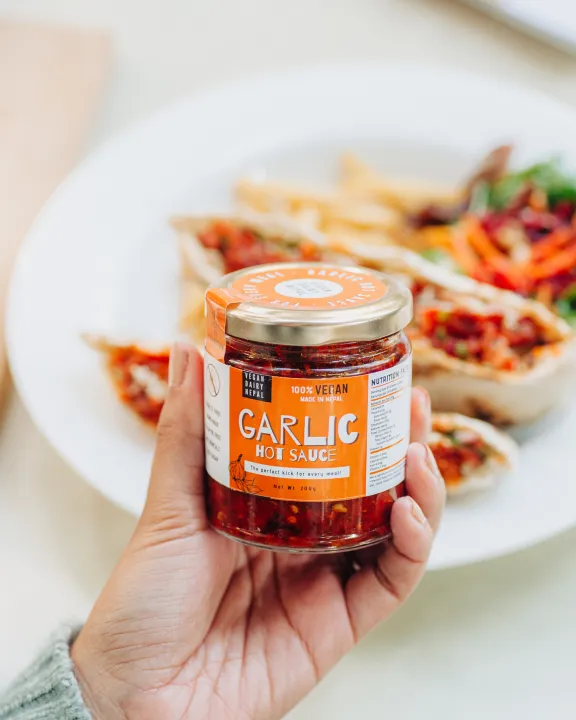 Garlic%20Hot%20Sauce%20-%20Premium%20Spicy%20and%20Flavorful%20Asian%20Condiment,%20Ideal%20for%20Cooking,%20Dipping,%20and%20Enhancing%20Dishes%20200g%20-%20Image%202