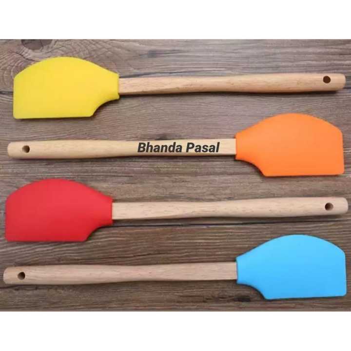 Silicone%20Spatula%20With%20Wooden%20Handle%20-%20Image%202