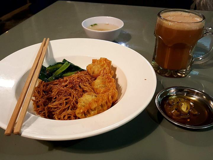 Solid%20Brown%20Chopsticks%20Reusable/Chinese%20Chopsticks/Wooden%20Chopsticks%20(Pack%20of%202%20Pairs)%20-%20Image%205