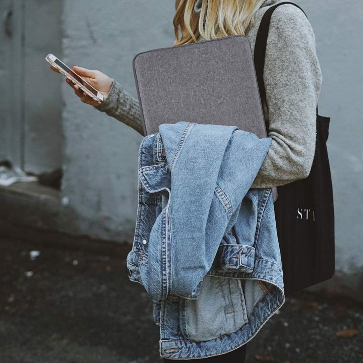 Premium%20Laptop%20Bag%20Water-Resistant%20%20with%20Fur-Lined%20Interior%20-%20Unisex,%20Slim%20Design,%20Fits%20All%20Laptops%2013%20Inch%20To%2015.6%20Inch%20-%20Image%206