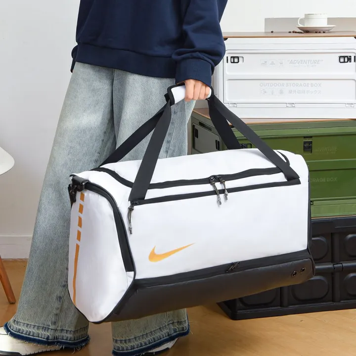 Hoops%20Elite%20Pro%20Sports%20Duffel%20Bag%20%E2%80%93%20Large%20Gym,%20Travel%20&%20Basketball%20Gear%20Carry%20Bag%20-%20Image%203