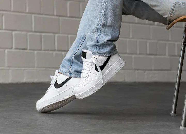 Air%20Force%201%20White%20Black%20Sneakers%20For%20Women%20-%20Image%202