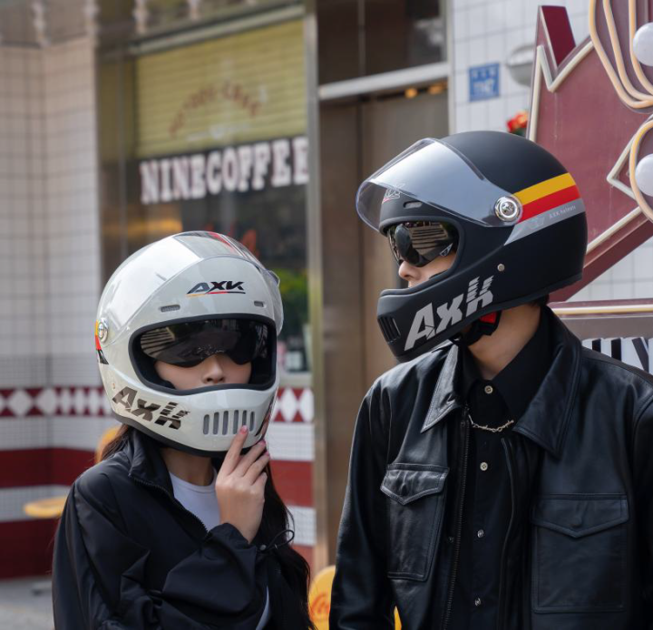 AXK%20Helmet%20901A%20Motorcycle%20Black%20and%20White%20Decal%20New%20Class%20A%20Adult%20Four%20Seasons%20Full%20Helmet%20For%20Men%20and%20Women%20ABS%20Material%20Bles%20Online%20-%20Image%205