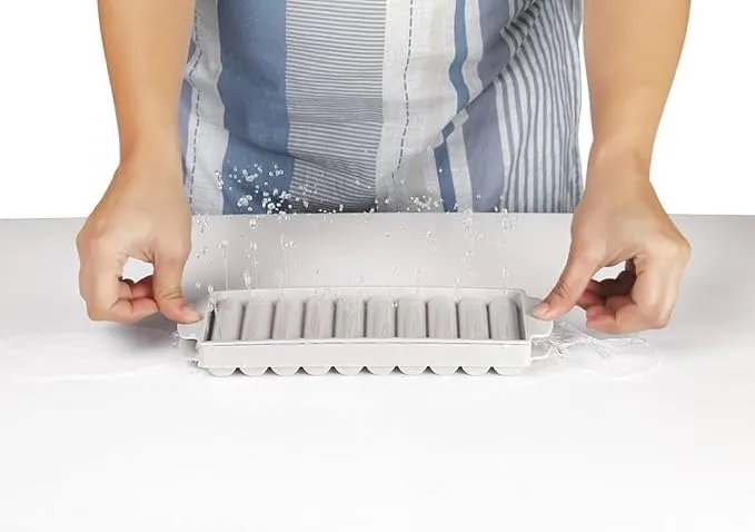 One%20Piece%20Plastic%2010%20Silicone%20Ice%20Stick%20Cube%20Tray%20-%20Image%204