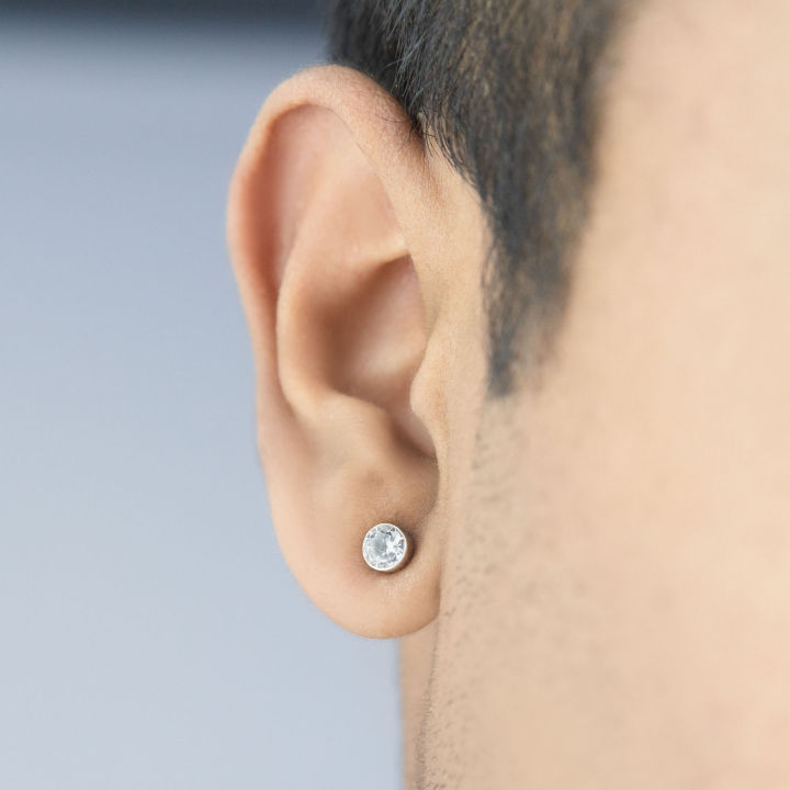 1%20Piece%20Shining%20Pure%20Silver%20Stud%20Earrings%20for%20Men,%20Boys,%20Women,%20and%20Girls%20with%20Clear%20Round%20Stone,%20Timeless%20and%20Elegant%20Design%20-%20Image%206