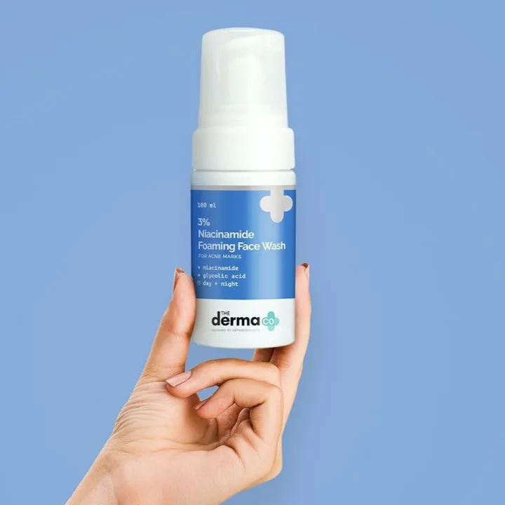 The%20Derma%20Co%203%25%20Niacinamide%20Foaming%20Face%20Wash%20100%20ml%20-%20Image%202