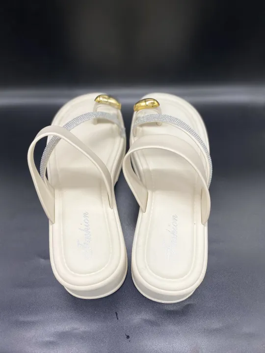 Premium%20Quality%20Slippers%20for%20girls%20-%20Image%202