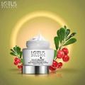 Lotus Herbals WhiteGlow Deep Moisturizing Crème SPF 20 - 50g. 