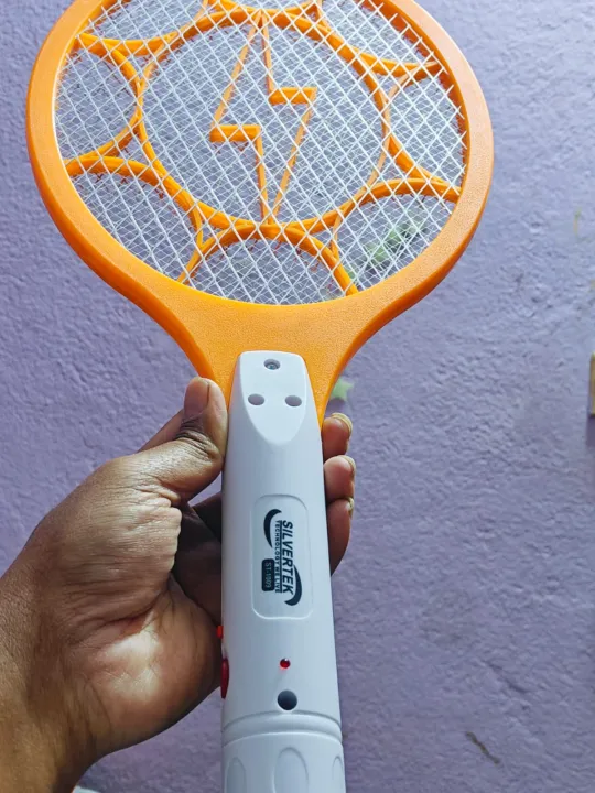 Silvertek%202-in-1%20Mosquito%20Bat%20with%20Torch%20Light%20ST-1009%20%7C%20Dual-Use%20Mosquito%20Swatter%20&%20Lamp%20%7C%20Safe%20Design%20%7C%20Built-in%20Large%20Capacity%20Battery%20%7C%20Dual%20Insulation%20Protection%20%7C%20Efficient%20Physical%20Mosquito%20Killing%20-%20Image%204