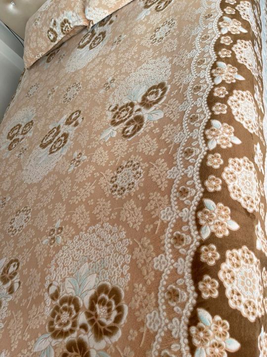 Warm%20Velvet%20Kings%20Size%20Bed%20sheet%20-%20Image%205