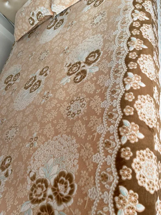 Warm%20Velvet%20Kings%20Size%20Bed%20sheet%20-%20Image%205