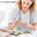New Self-Threading Needle Tool – Automatic Plastic Needle Threader for Hand Sewing & Sewing Machine Use. 