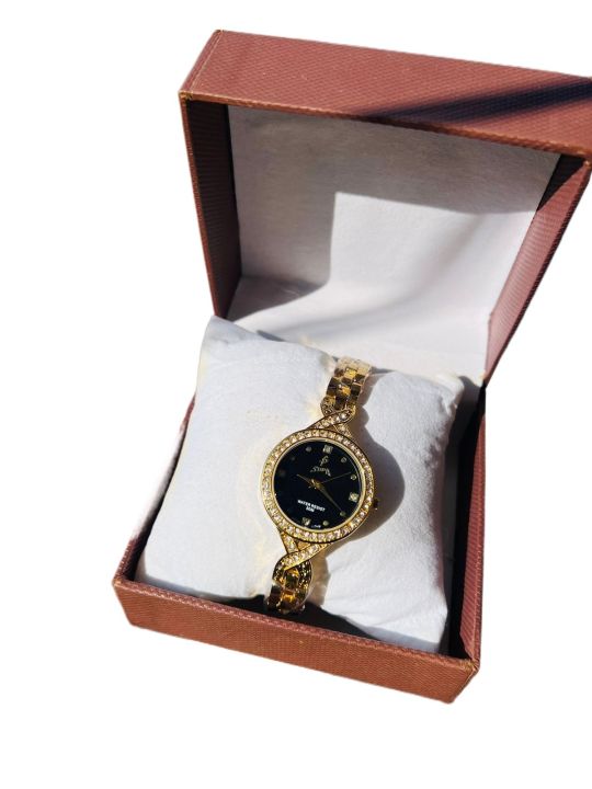 Golden%20Quartz%20Waterproof%20Watch%20For%20Women%20-%20Image%204