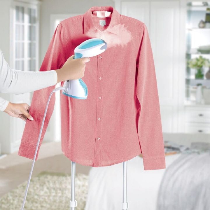 Black%20&%20Decker%20Handy%20Garment%20Steamer%20-%20HST1200_B5%20-%20Image%206