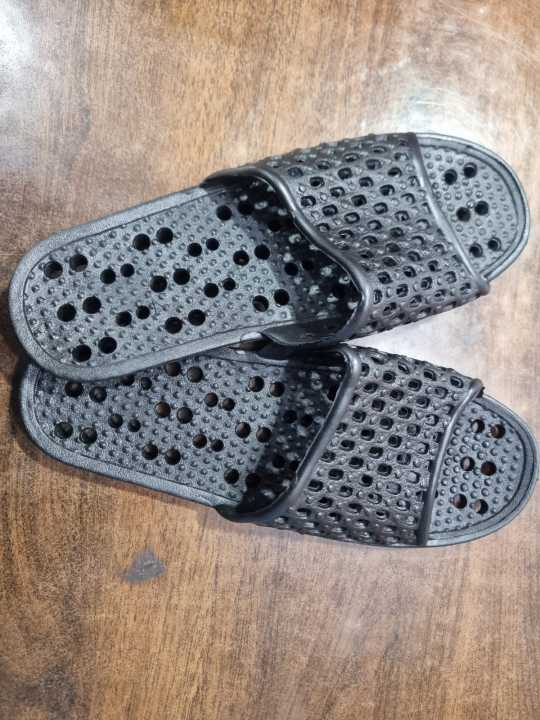 Bathroom%20Slippers%20For%20Unisex%20-%20Image%204
