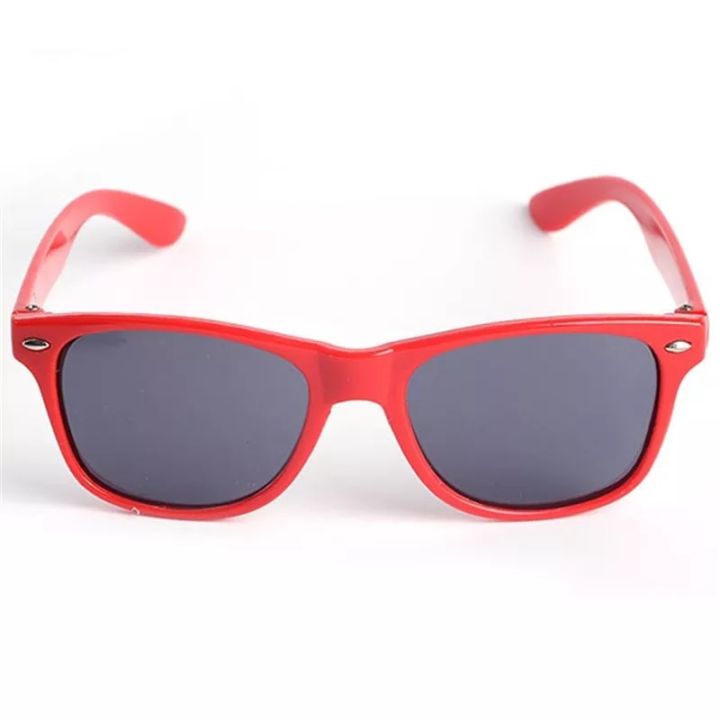 Kids%20Retro%20Black%20Wayfarer%20Sunglasses%20For%20Boy%20And%20Girl%20-%20Image%204