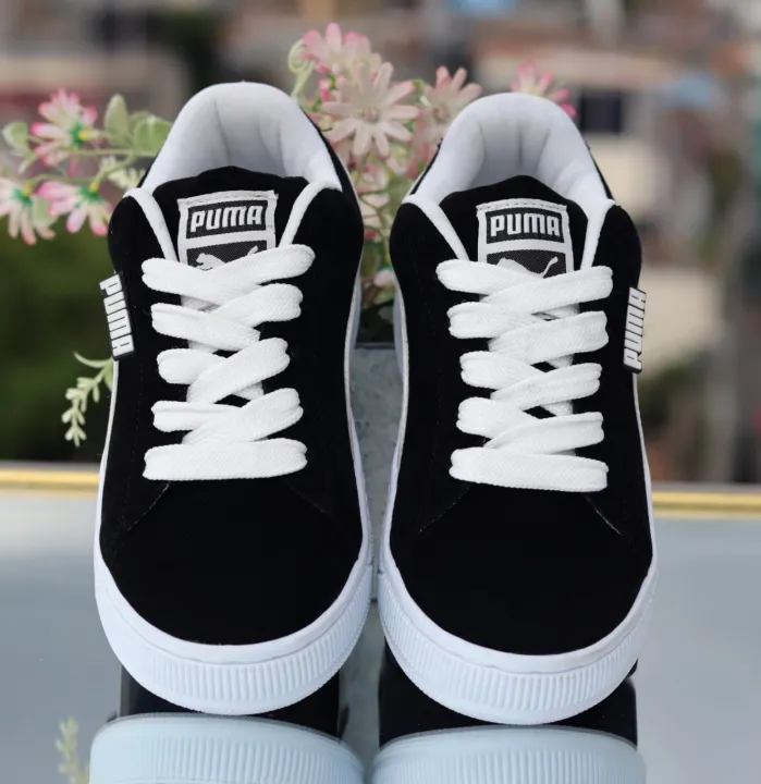 Classic%20Black%20&%20White%20Women%E2%80%99s%20Suede%20Sneakers%20%E2%80%93%20Timeless,%20Elegant%20&%20All-Day%20Comfort%20-%20Image%204