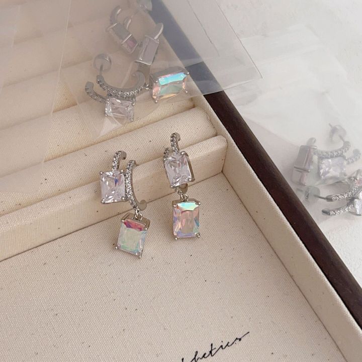 %E3%80%90Top%20Picks%E3%80%91Super%20Flash%20Dream%20Square%20High-end%20Glow%20Sugar%20Earrings%20Women%20Zhan%20Qiuyi%20with%20Bright%20Elegant%20Elegant%20Earrings%20-%20Image%203