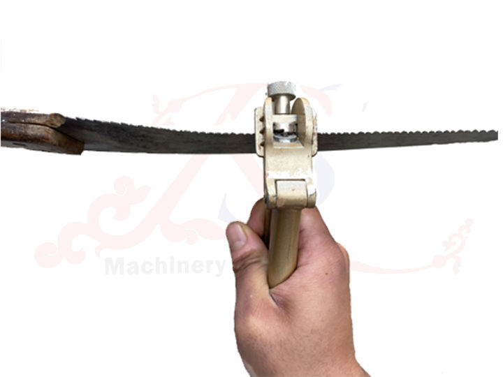 Saw%20Set%20Plier%20For%20Woodworking%20Saw%20Teeth%20-%20Image%202