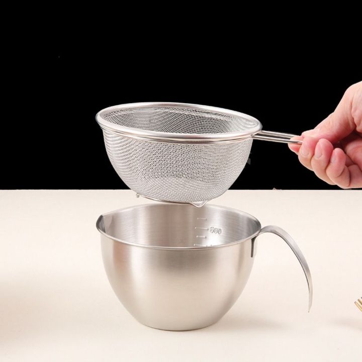 2Pcs/set%20sturdy%20Fine%20Mesh%20Stainless%20Steel%20Colander%20Large%20Capacity%20with%20Handle%20Drain%20Basket%20Measuring%20Scale%20Durable%20Scale%20Measuring%20Cup%20Vegetable%20Washing%20Basin%20-%20Image%203